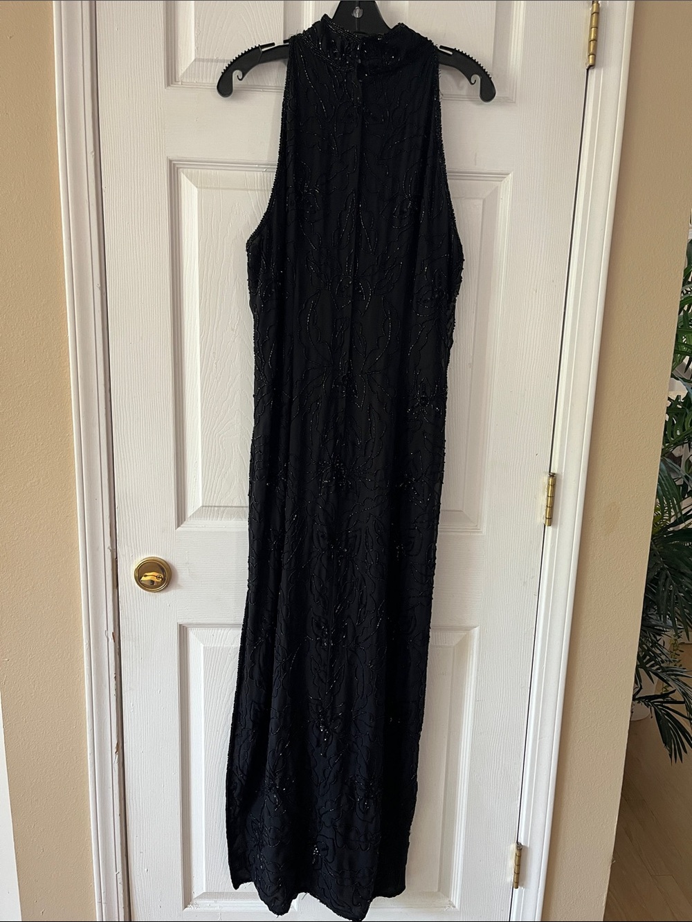 Elegant Black Maxi Dress with Beaded Detail - Picture 4 of 7